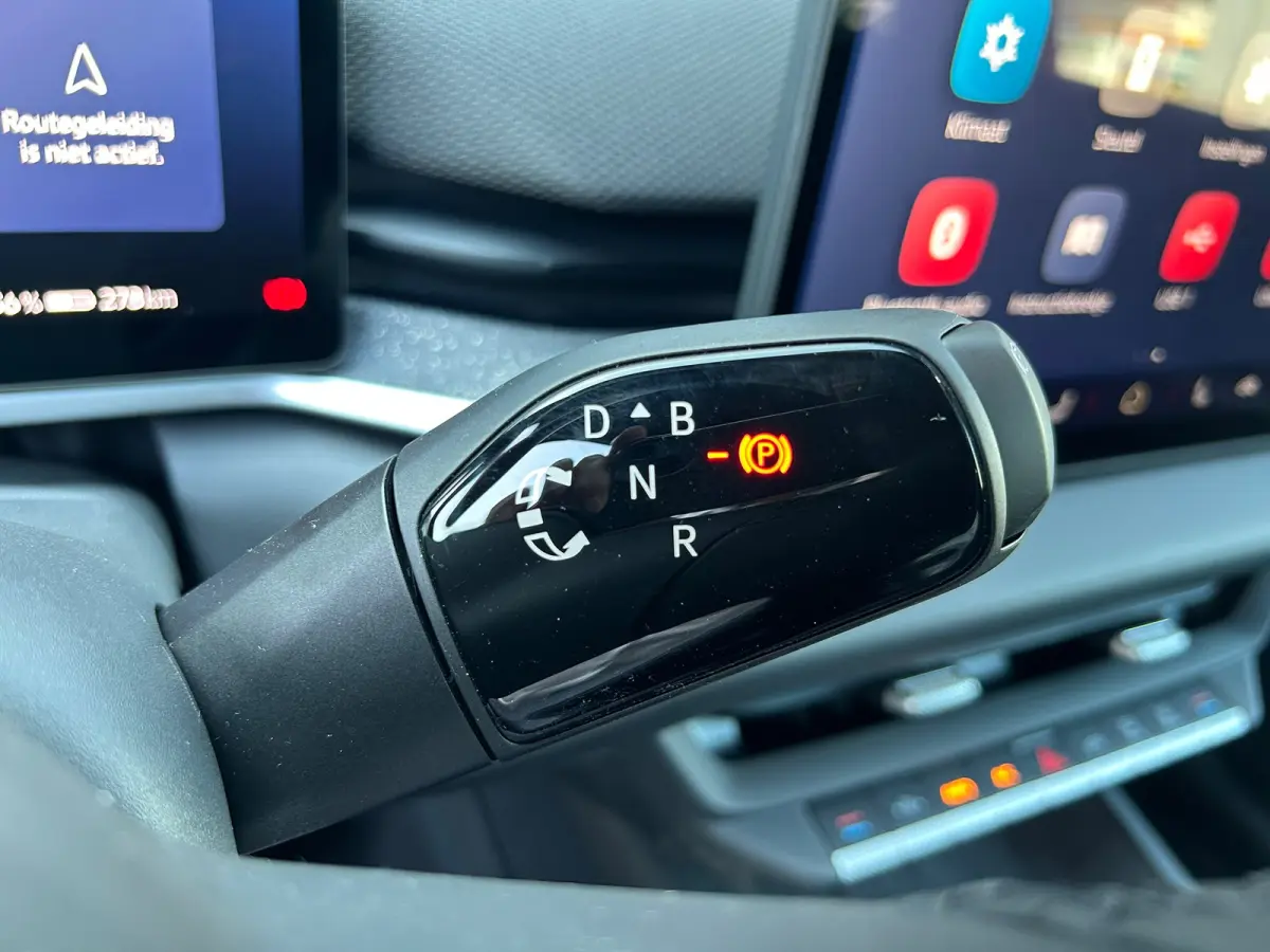 Style | Airconditioning automatisch, 2-zone (Climatronic) | Automatische afstandsregeling (Adaptive Cruise Control) | Buitenspiegels elektrisch instel-, verwarm- en inklapbaar