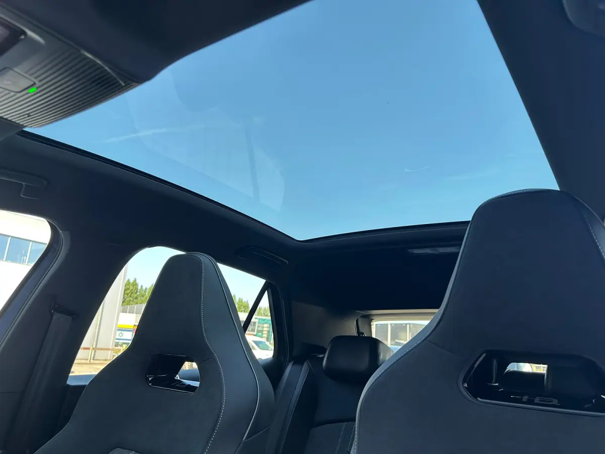 Style | Airconditioning automatisch, 2-zone (Climatronic) | Automatische afstandsregeling (Adaptive Cruise Control) | Buitenspiegels elektrisch instel-, verwarm- en inklapbaar
