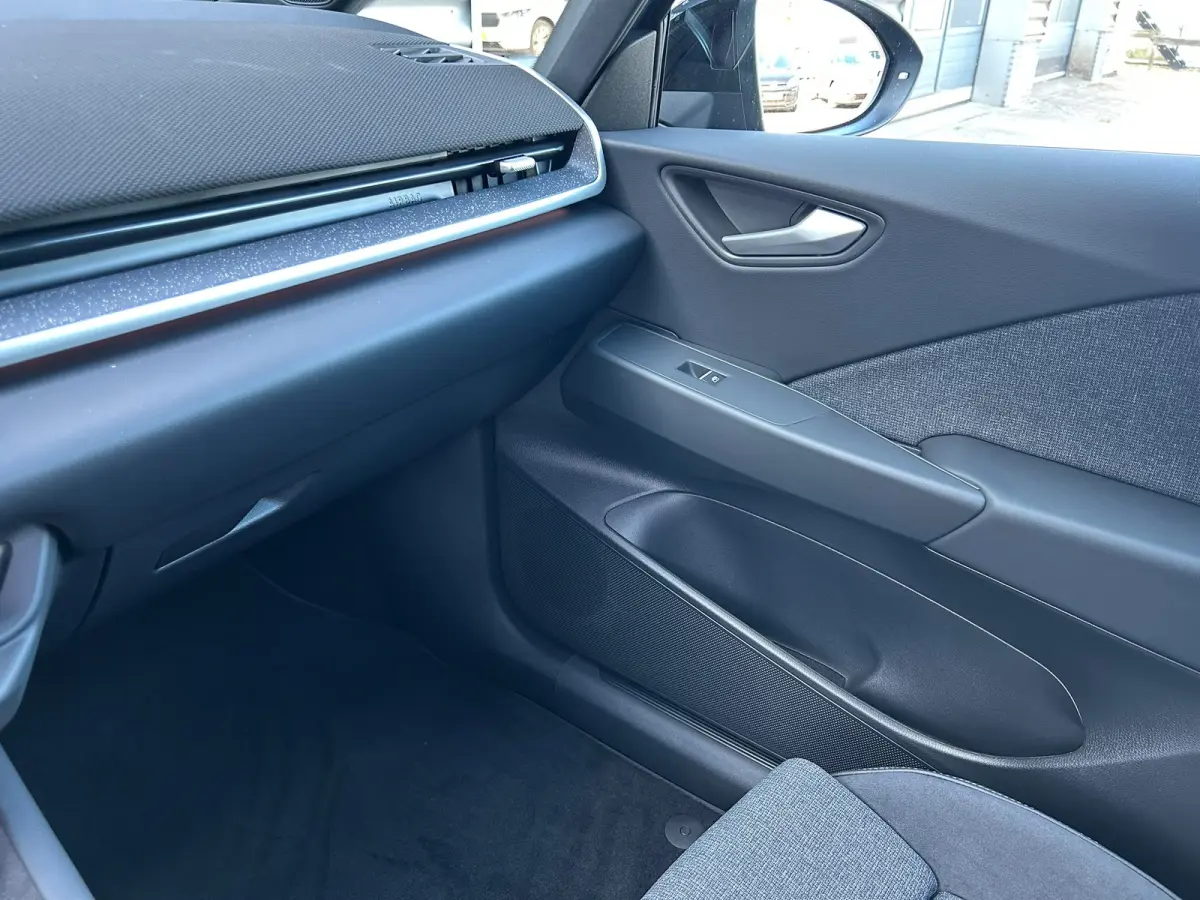 Style | Airconditioning automatisch, 2-zone (Climatronic) | Automatische afstandsregeling (Adaptive Cruise Control) | Buitenspiegels elektrisch instel-, verwarm- en inklapbaar