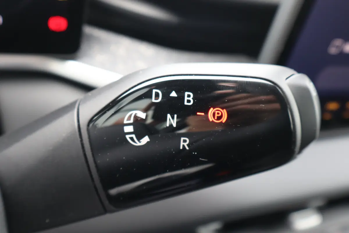Life | Airconditioning automatisch, 2-zone (Climatronic) | Automatische afstandsregeling (Adaptive Cruise Control) | Buitenspiegels elektrisch instel-, verwarm- en inklapbaar