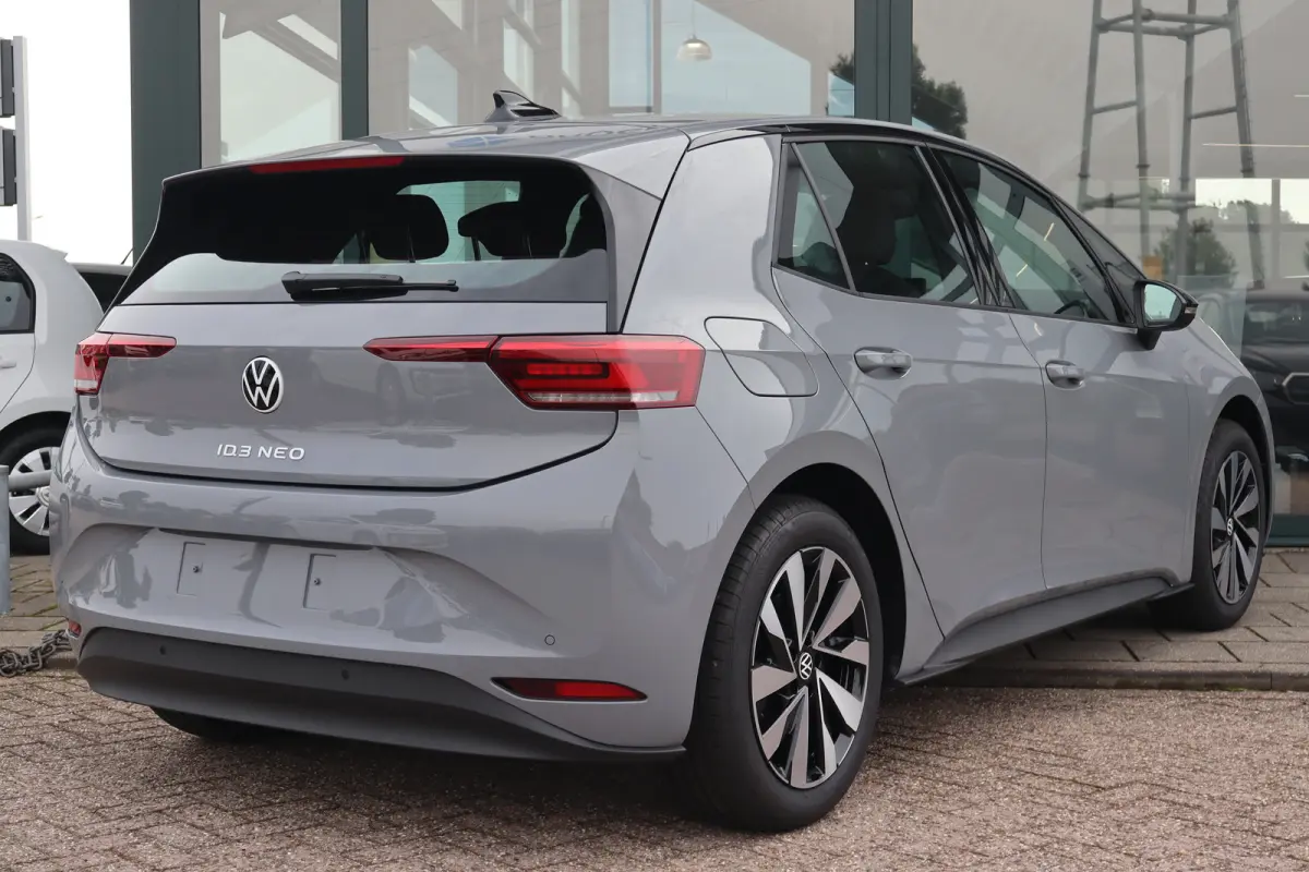 Life | Airconditioning automatisch, 2-zone (Climatronic) | Automatische afstandsregeling (Adaptive Cruise Control) | Buitenspiegels elektrisch instel-, verwarm- en inklapbaar