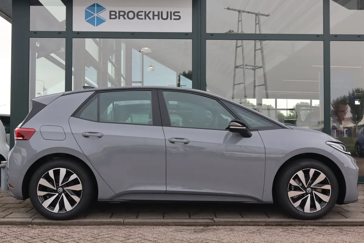 Life | Airconditioning automatisch, 2-zone (Climatronic) | Automatische afstandsregeling (Adaptive Cruise Control) | Buitenspiegels elektrisch instel-, verwarm- en inklapbaar
