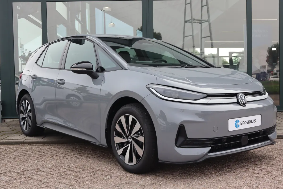 Life | Airconditioning automatisch, 2-zone (Climatronic) | Automatische afstandsregeling (Adaptive Cruise Control) | Buitenspiegels elektrisch instel-, verwarm- en inklapbaar