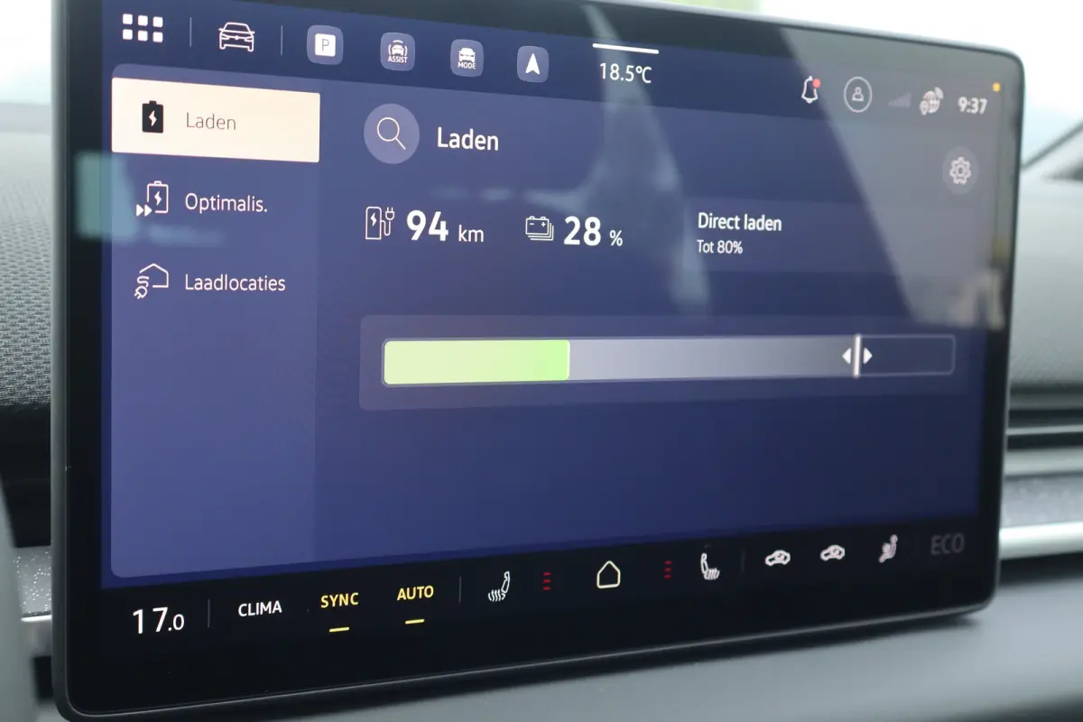 Life | Airconditioning automatisch, 2-zone (Climatronic) | Automatische afstandsregeling (Adaptive Cruise Control) | Buitenspiegels elektrisch instel-, verwarm- en inklapbaar
