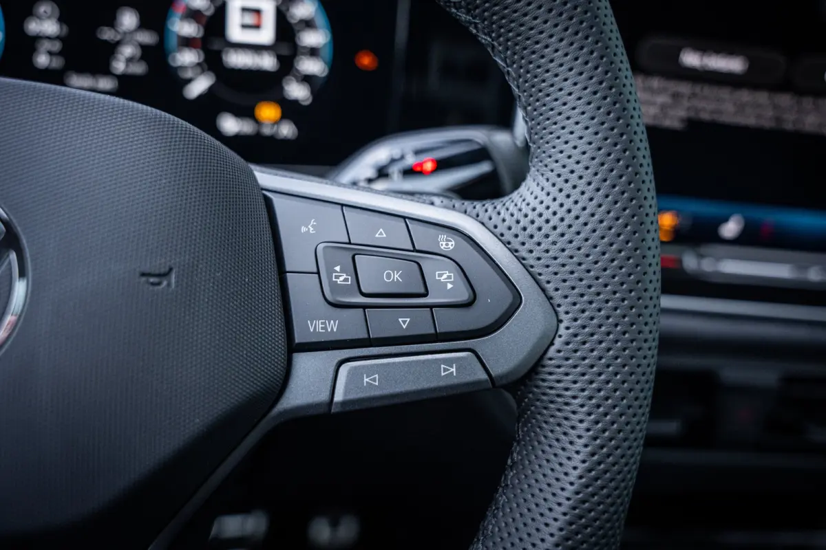 R-Line Edition - eHybrid | 'App-Connect' draadloze smartphone integratie | Automatische afstandsregeling (Adaptive Cruise Control) | Diefstalalarm