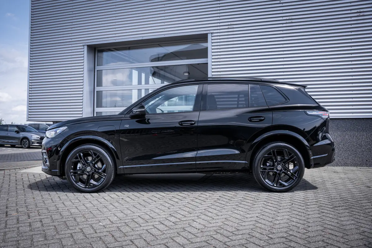 R-Line Edition - eHybrid | 'App-Connect' draadloze smartphone integratie | Automatische afstandsregeling (Adaptive Cruise Control) | Diefstalalarm