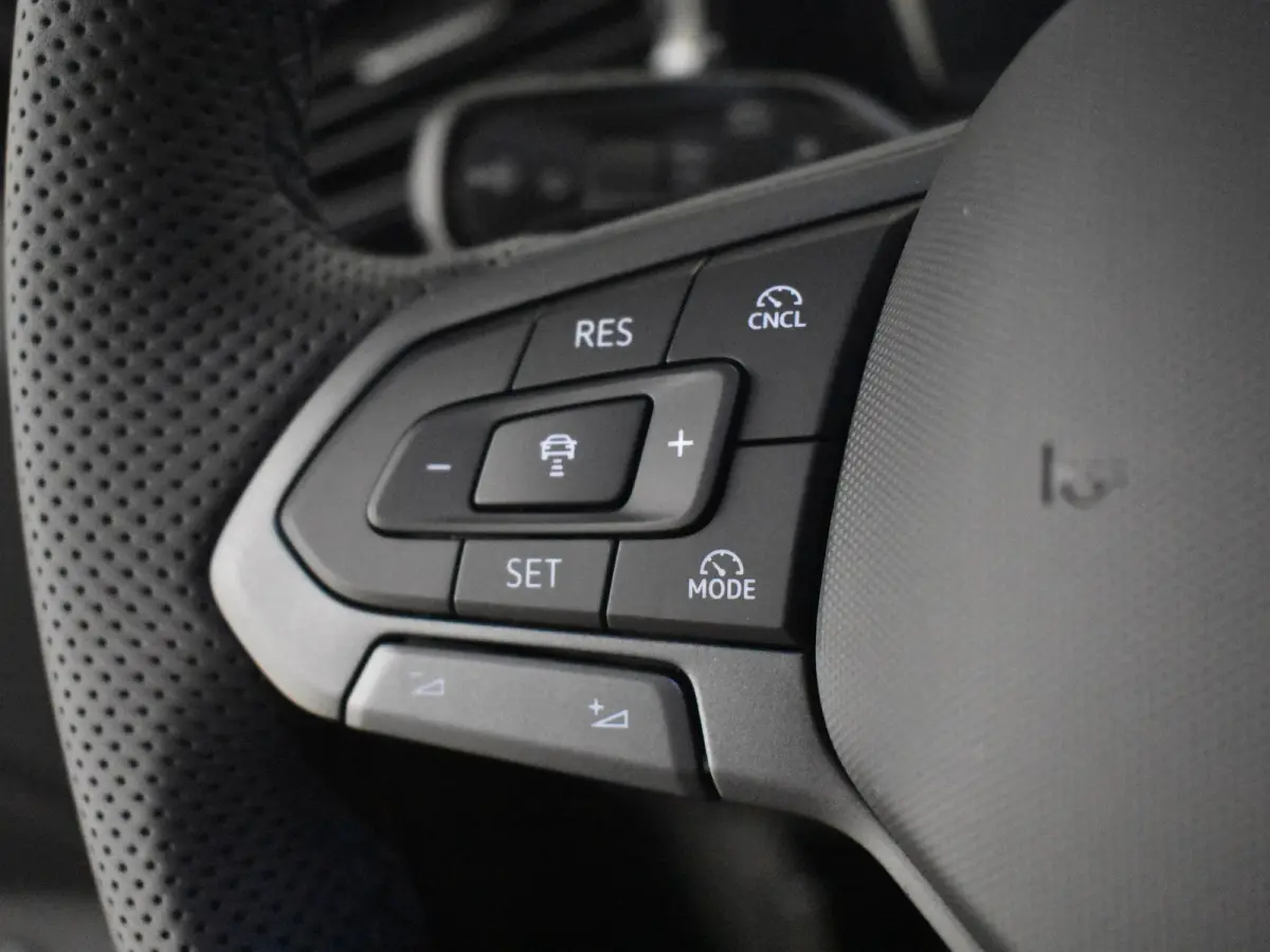 R-Line Edition - eHybrid | 'App-Connect' draadloze smartphone integratie | Automatische afstandsregeling (Adaptive Cruise Control) | Diefstalalarm