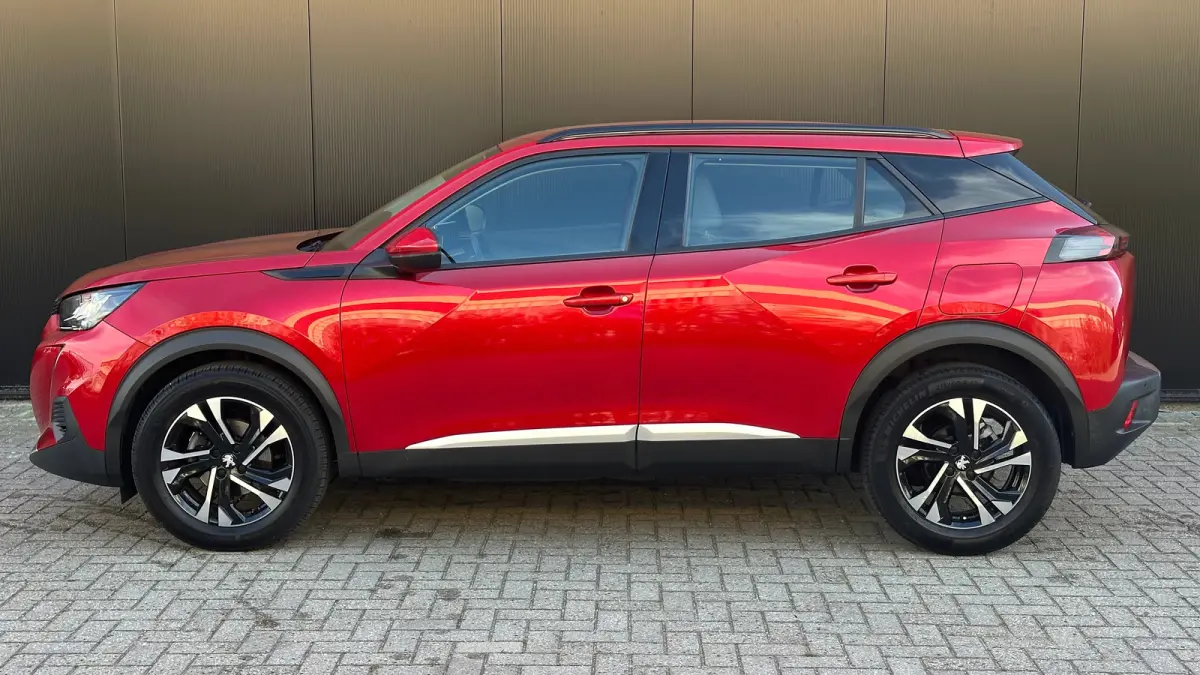 1.2 PureTech Allure | Apple Carplay / Android Auto | Trekhaak | Navigatie | Parkeersensoren | Achteruitrij Camera | | Achterbank in delen neerklapbaar | Achteruitrijcamera | Airco (automatis