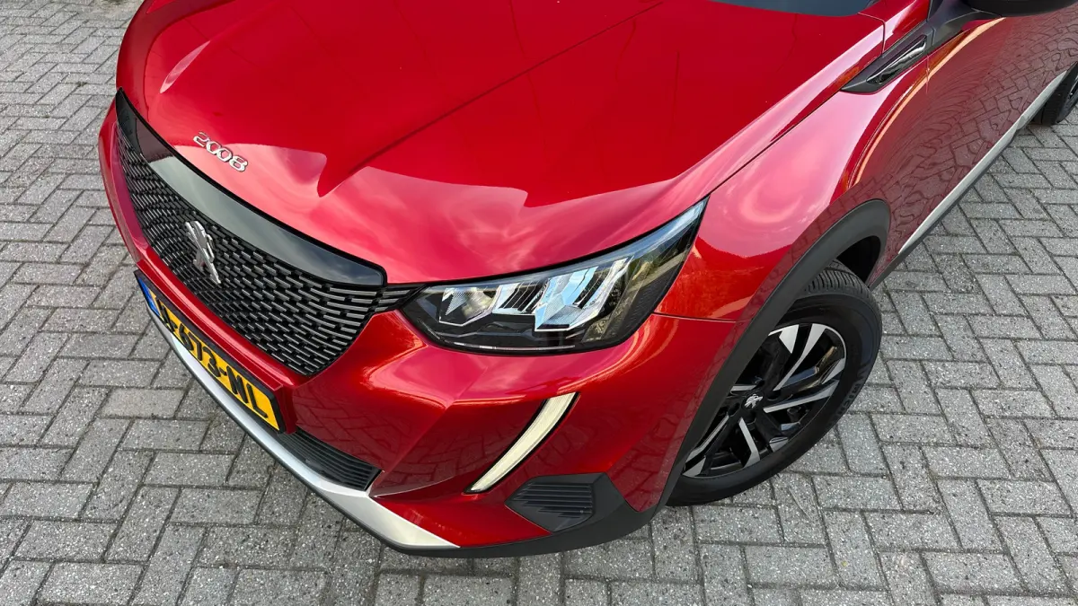 1.2 PureTech Allure | Apple Carplay / Android Auto | Trekhaak | Navigatie | Parkeersensoren | Achteruitrij Camera | | Achterbank in delen neerklapbaar | Achteruitrijcamera | Airco (automatis