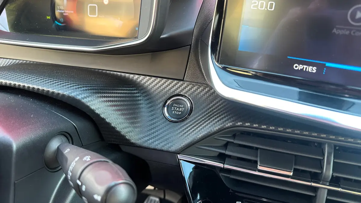 1.2 PureTech Allure | Apple Carplay / Android Auto | Trekhaak | Navigatie | Parkeersensoren | Achteruitrij Camera | | Achterbank in delen neerklapbaar | Achteruitrijcamera | Airco (automatis