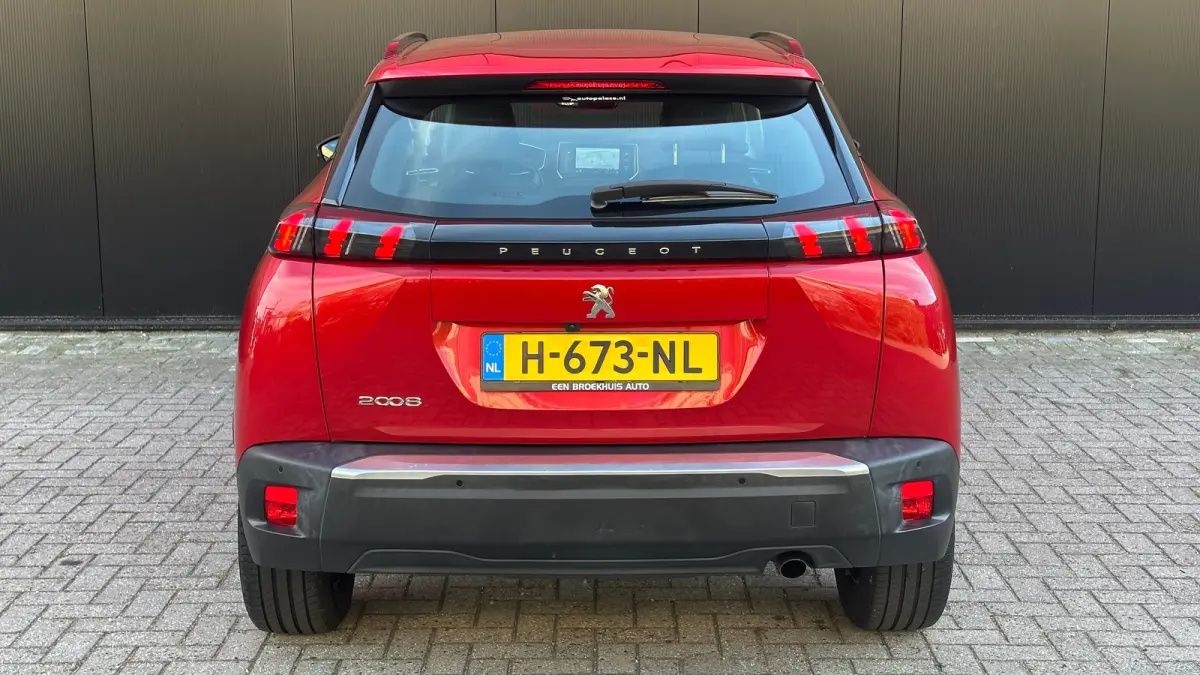 1.2 PureTech Allure | Apple Carplay / Android Auto | Trekhaak | Navigatie | Parkeersensoren | Achteruitrij Camera | | Achterbank in delen neerklapbaar | Achteruitrijcamera | Airco (automatis