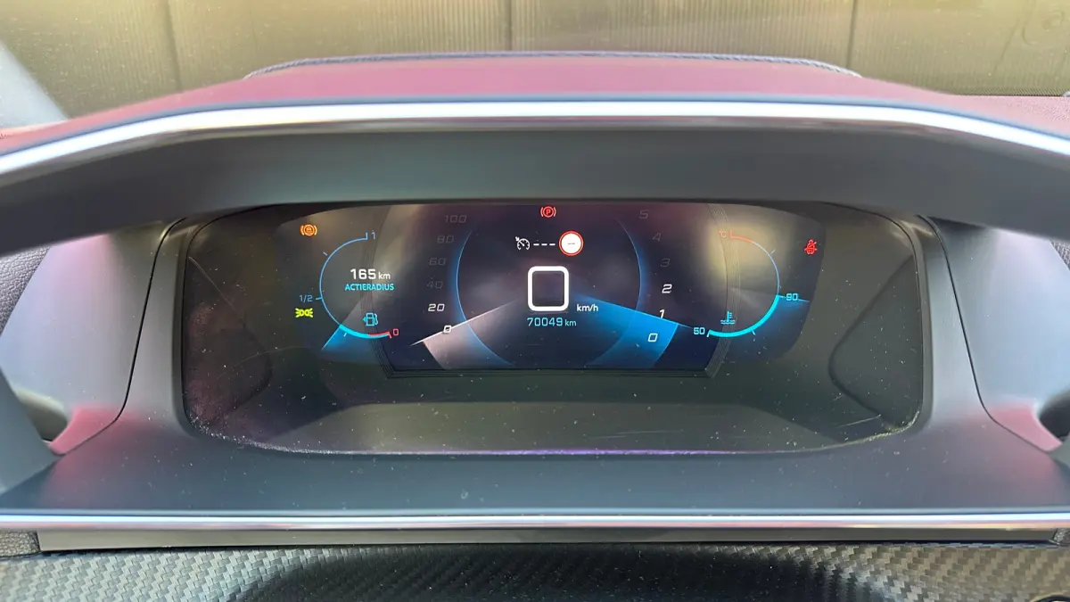1.2 PureTech Allure | Apple Carplay / Android Auto | Trekhaak | Navigatie | Parkeersensoren | Achteruitrij Camera | | Achterbank in delen neerklapbaar | Achteruitrijcamera | Airco (automatis