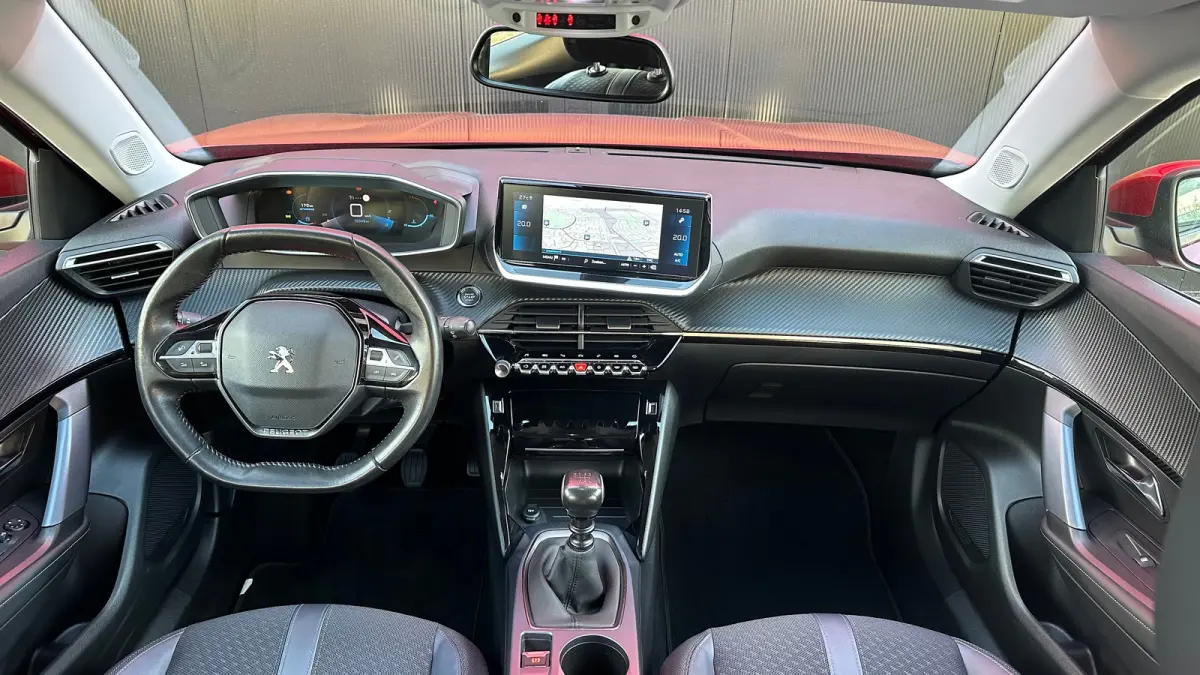 1.2 PureTech Allure | Apple Carplay / Android Auto | Trekhaak | Navigatie | Parkeersensoren | Achteruitrij Camera | | Achterbank in delen neerklapbaar | Achteruitrijcamera | Airco (automatis