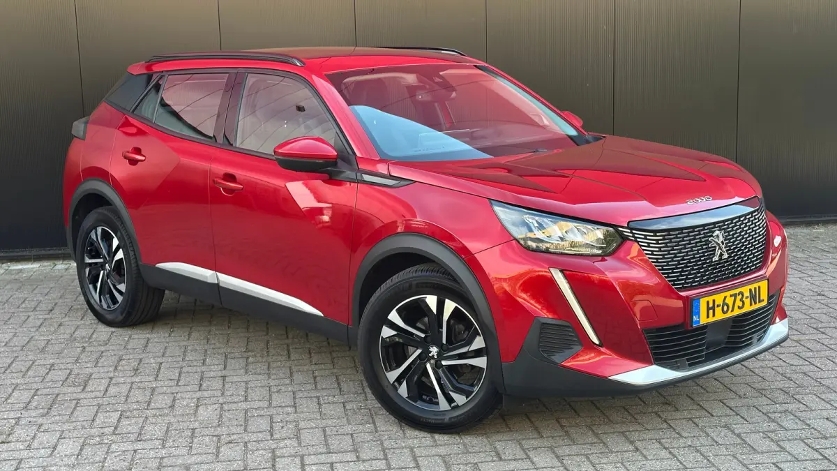 1.2 PureTech Allure | Apple Carplay / Android Auto | Trekhaak | Navigatie | Parkeersensoren | Achteruitrij Camera | | Achterbank in delen neerklapbaar | Achteruitrijcamera | Airco (automatis