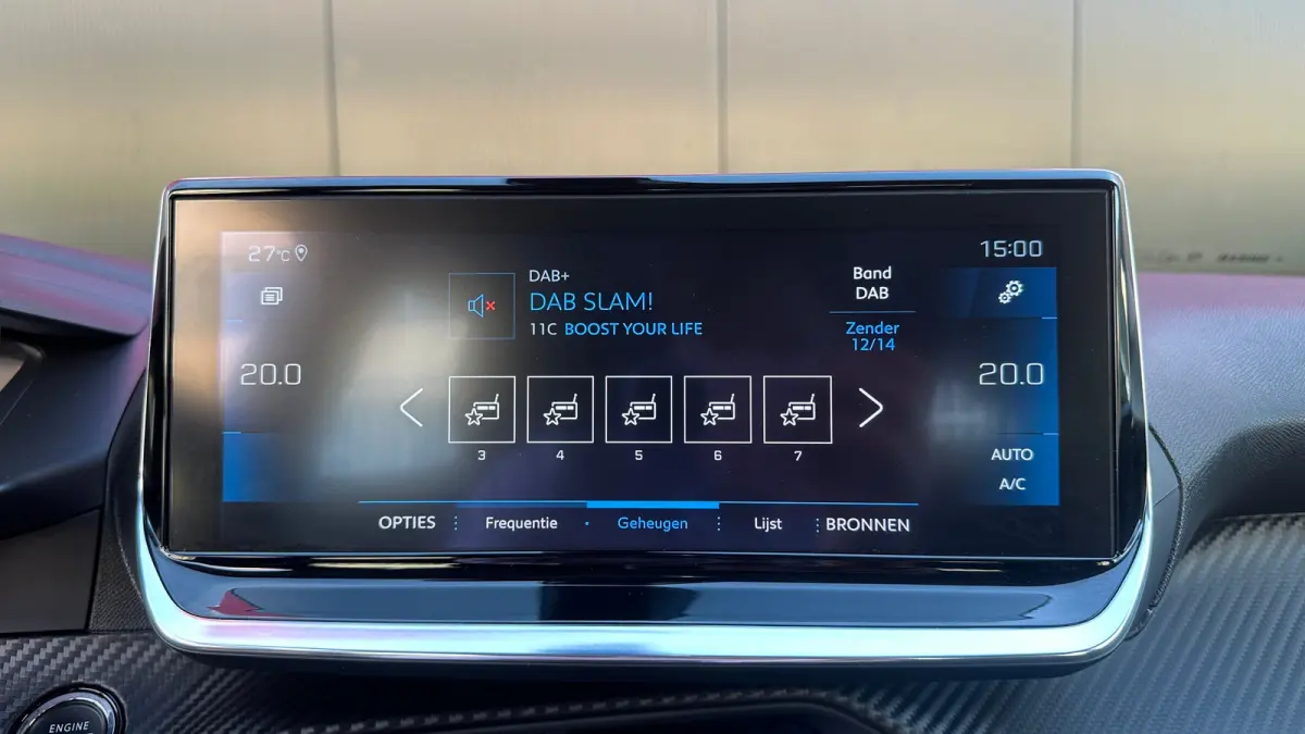 1.2 PureTech Allure | Apple Carplay / Android Auto | Trekhaak | Navigatie | Parkeersensoren | Achteruitrij Camera | | Achterbank in delen neerklapbaar | Achteruitrijcamera | Airco (automatis