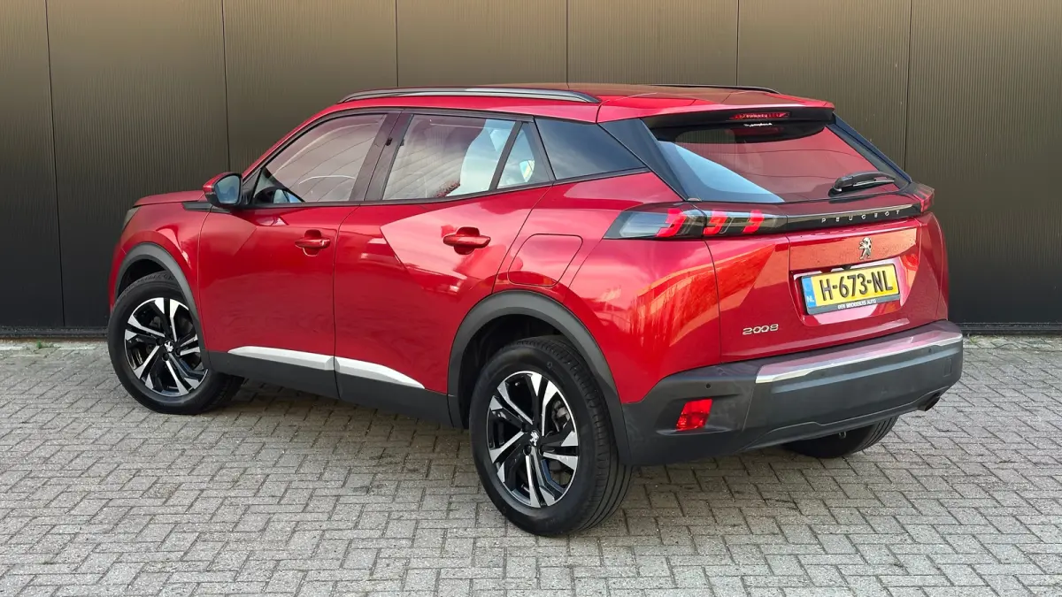 1.2 PureTech Allure | Apple Carplay / Android Auto | Trekhaak | Navigatie | Parkeersensoren | Achteruitrij Camera | | Achterbank in delen neerklapbaar | Achteruitrijcamera | Airco (automatis