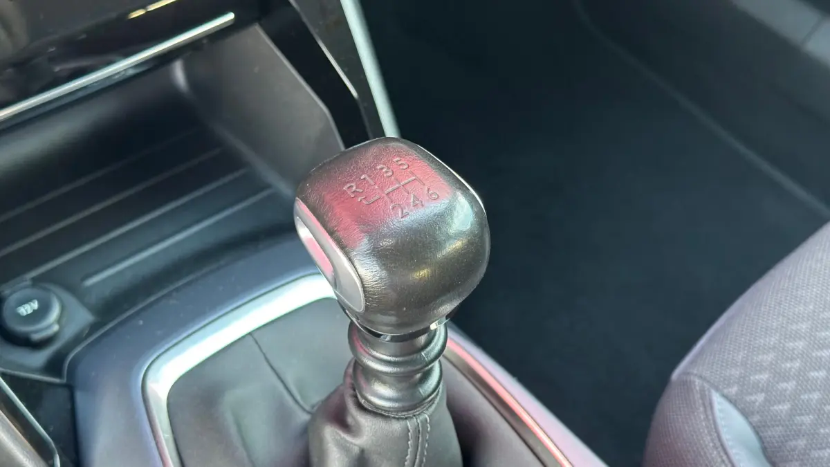 1.2 PureTech Allure | Apple Carplay / Android Auto | Trekhaak | Navigatie | Parkeersensoren | Achteruitrij Camera | | Achterbank in delen neerklapbaar | Achteruitrijcamera | Airco (automatis