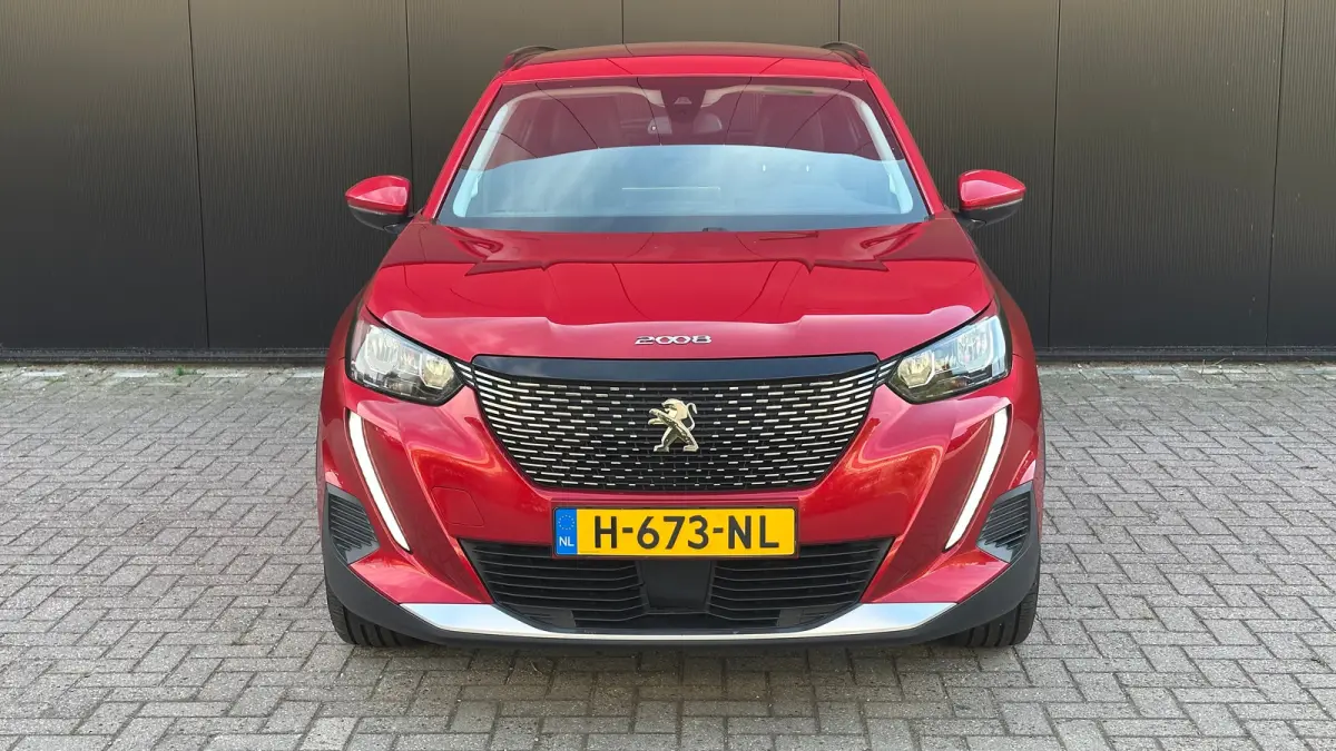 1.2 PureTech Allure | Apple Carplay / Android Auto | Trekhaak | Navigatie | Parkeersensoren | Achteruitrij Camera | | Achterbank in delen neerklapbaar | Achteruitrijcamera | Airco (automatis