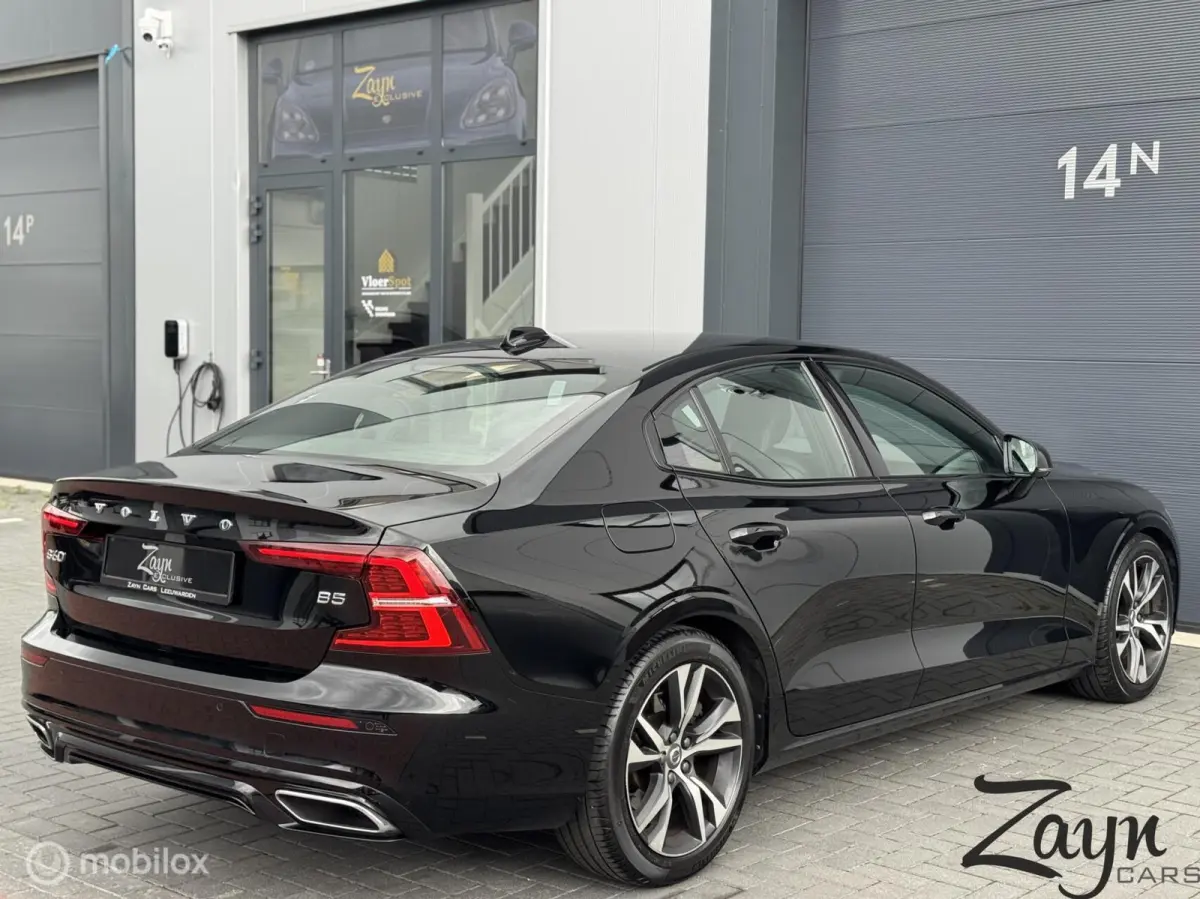 2.0 B5 R-Design | 90DKM | Keyless | Camera |