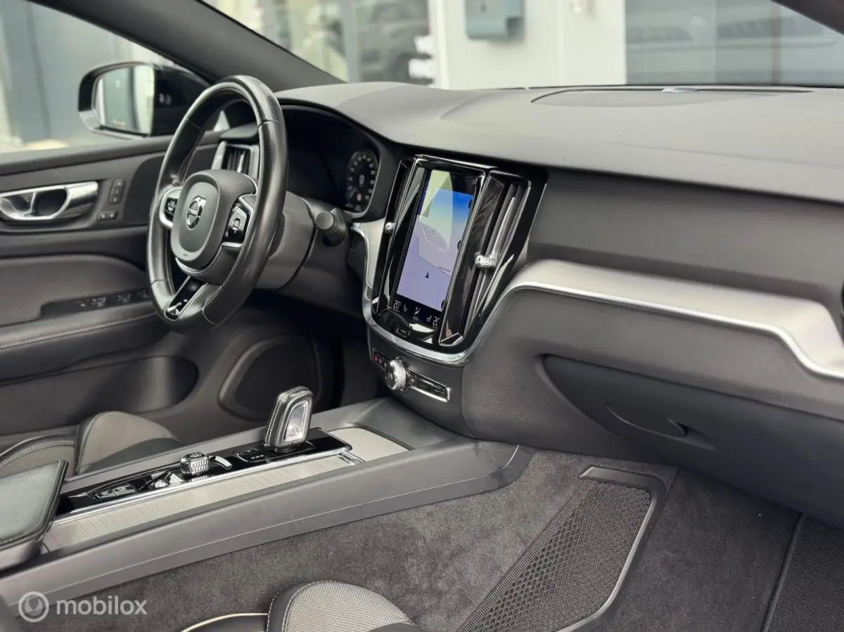 2.0 B5 R-Design | 90DKM | Keyless | Camera |
