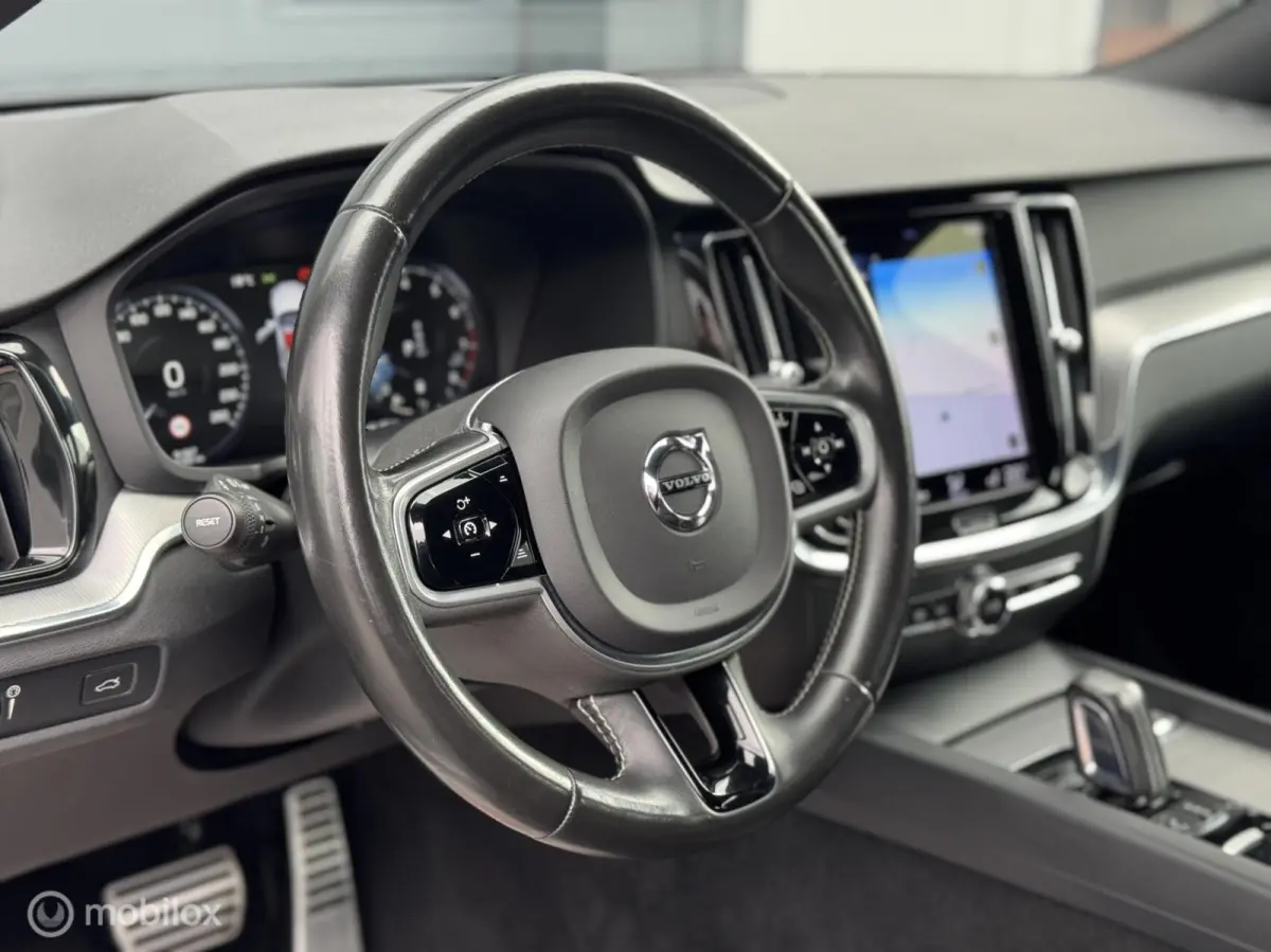 2.0 B5 R-Design | 90DKM | Keyless | Camera |