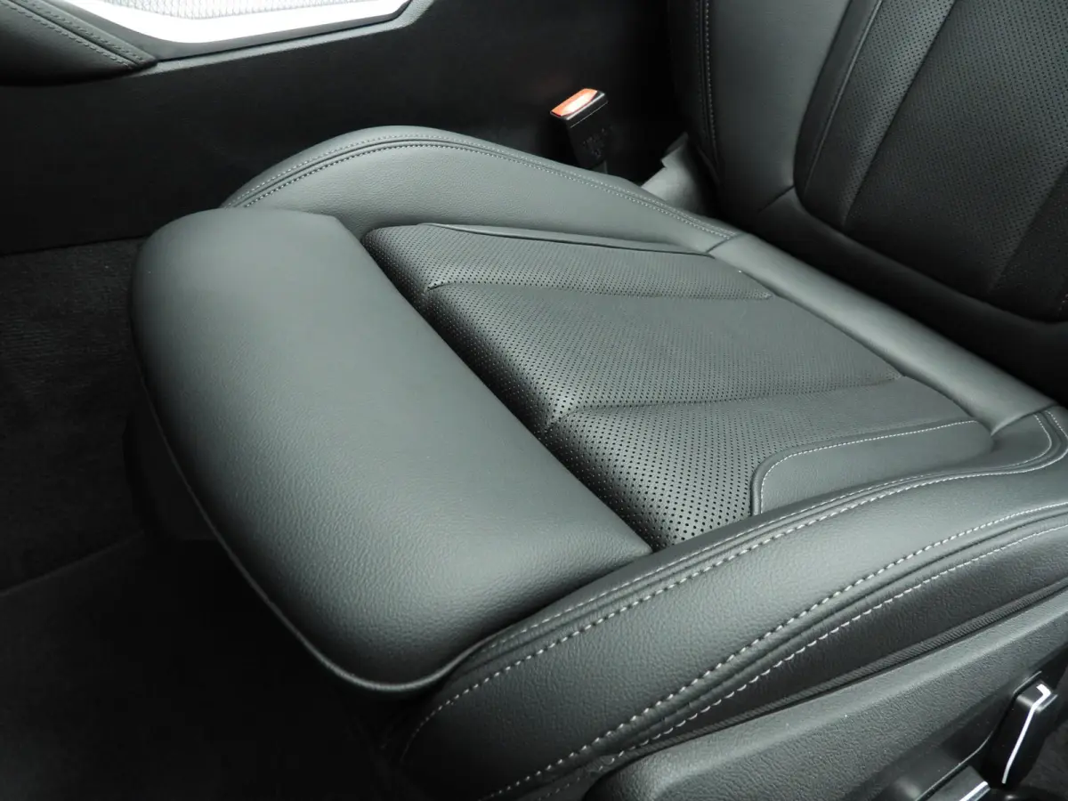 420i | M-Sportpakket | LED | Navigatie | Stoelverwarming | Sportstoelen | Windscherm | DAB | Alu 19 inch