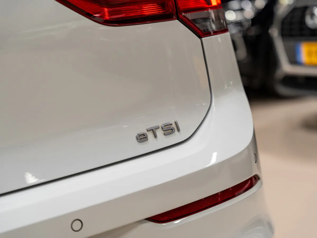 1.0 eTSI DSG Life Business, Apple Carplay, Android Auto, ACC, Ambiënte Light, Camera, PDC, Volledig onderhouden
