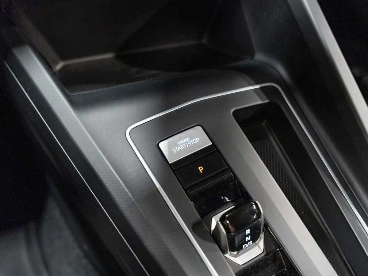 1.0 eTSI DSG Life Business, Apple Carplay, Android Auto, ACC, Ambiënte Light, Camera, PDC, Volledig onderhouden