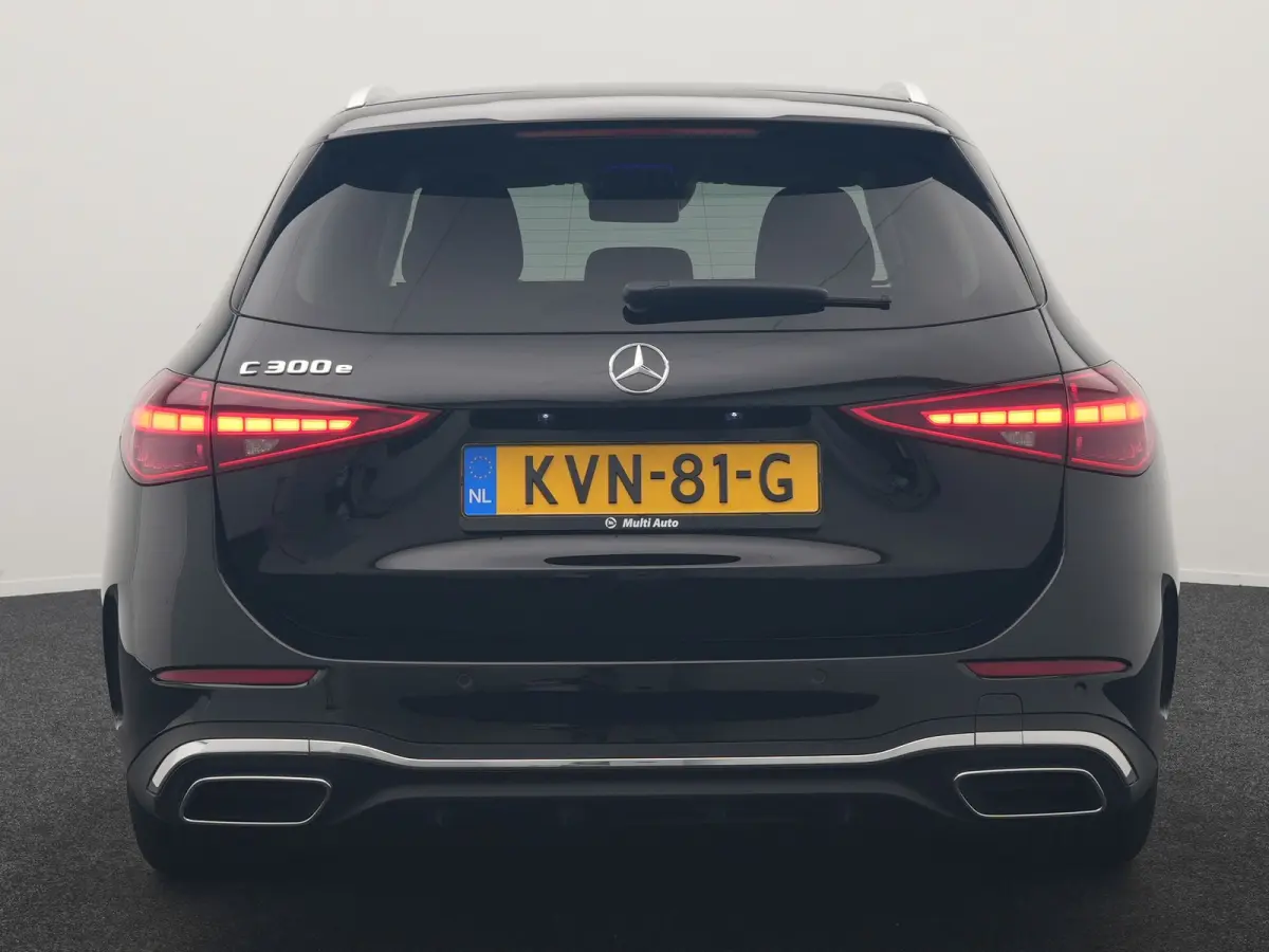 300 e AMG Line PHEV 313pk Dealer O.H | Trekhaak Af Fabriek | Adaptive Cruise | Camera | Digital Light | Alcantara Sportstoelen Memory & Verwarmd | Keyless | Sfeerverlichting | Apple Carplay 