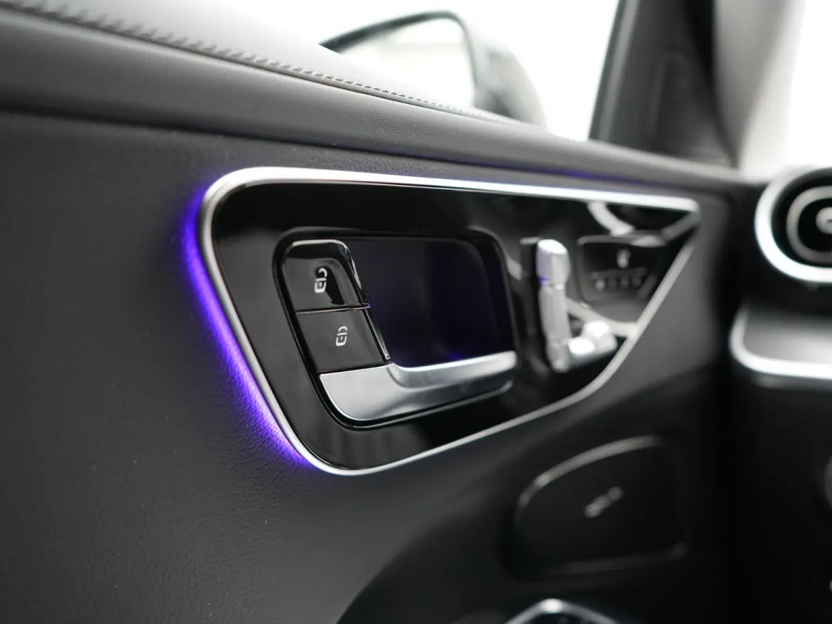 300 e AMG Line PHEV 313pk Dealer O.H | Trekhaak Af Fabriek | Adaptive Cruise | Camera | Digital Light | Alcantara Sportstoelen Memory & Verwarmd | Keyless | Sfeerverlichting | Apple Carplay 