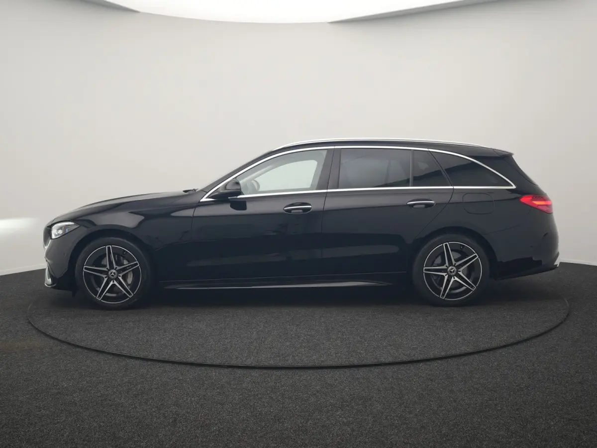 300 e AMG Line PHEV 313pk Dealer O.H | Trekhaak Af Fabriek | Adaptive Cruise | Camera | Digital Light | Alcantara Sportstoelen Memory & Verwarmd | Keyless | Sfeerverlichting | Apple Carplay 