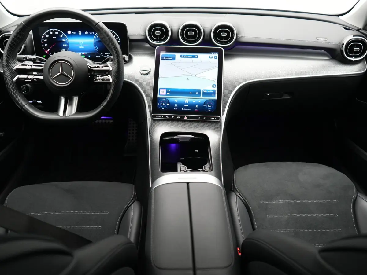 300 e AMG Line PHEV 313pk Dealer O.H | Trekhaak Af Fabriek | Adaptive Cruise | Camera | Digital Light | Alcantara Sportstoelen Memory & Verwarmd | Keyless | Sfeerverlichting | Apple Carplay 