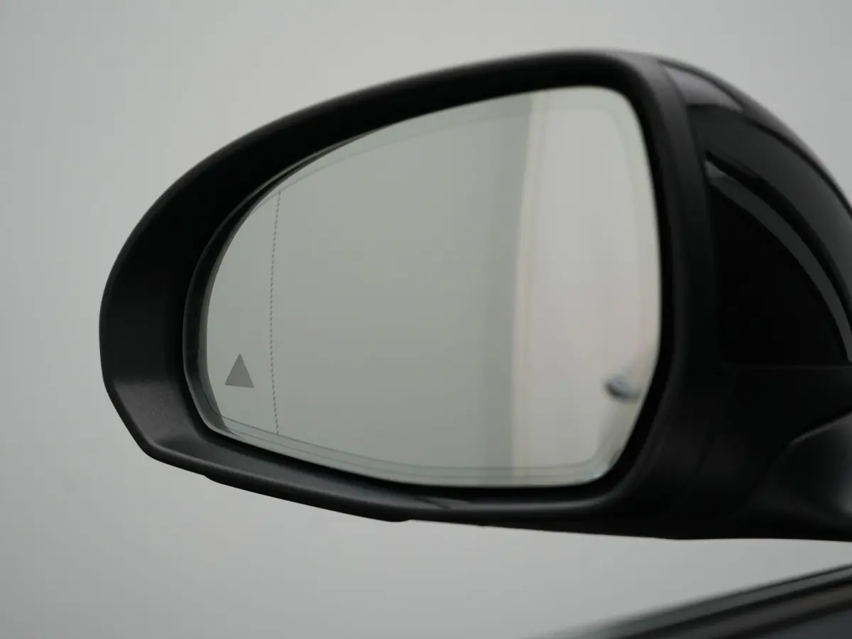 300 e AMG Line PHEV 313pk Dealer O.H | Trekhaak Af Fabriek | Adaptive Cruise | Camera | Digital Light | Alcantara Sportstoelen Memory & Verwarmd | Keyless | Sfeerverlichting | Apple Carplay 