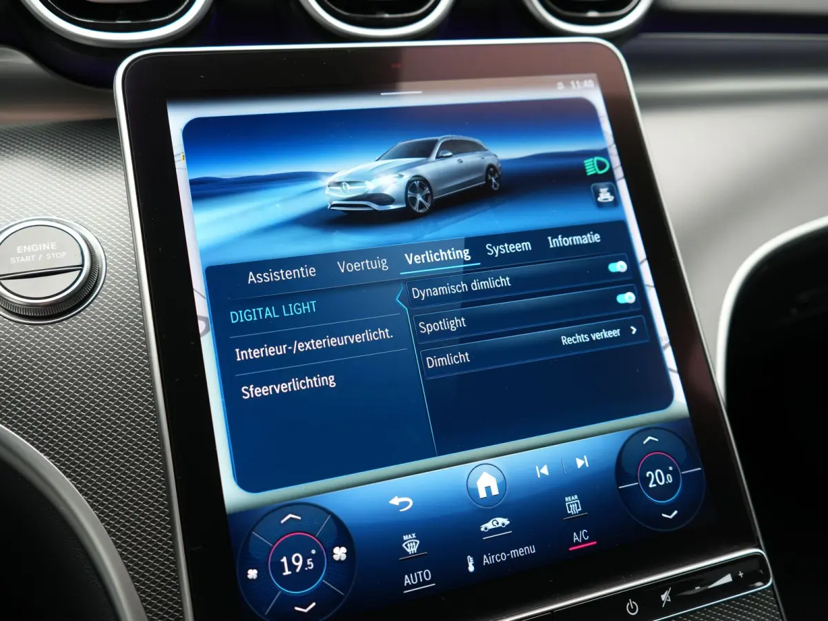 300 e AMG Line PHEV 313pk Dealer O.H | Trekhaak Af Fabriek | Adaptive Cruise | Camera | Digital Light | Alcantara Sportstoelen Memory & Verwarmd | Keyless | Sfeerverlichting | Apple Carplay 