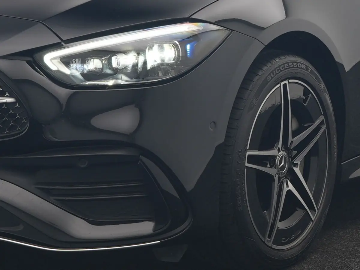300 e AMG Line PHEV 313pk Dealer O.H | Trekhaak Af Fabriek | Adaptive Cruise | Camera | Digital Light | Alcantara Sportstoelen Memory & Verwarmd | Keyless | Sfeerverlichting | Apple Carplay 