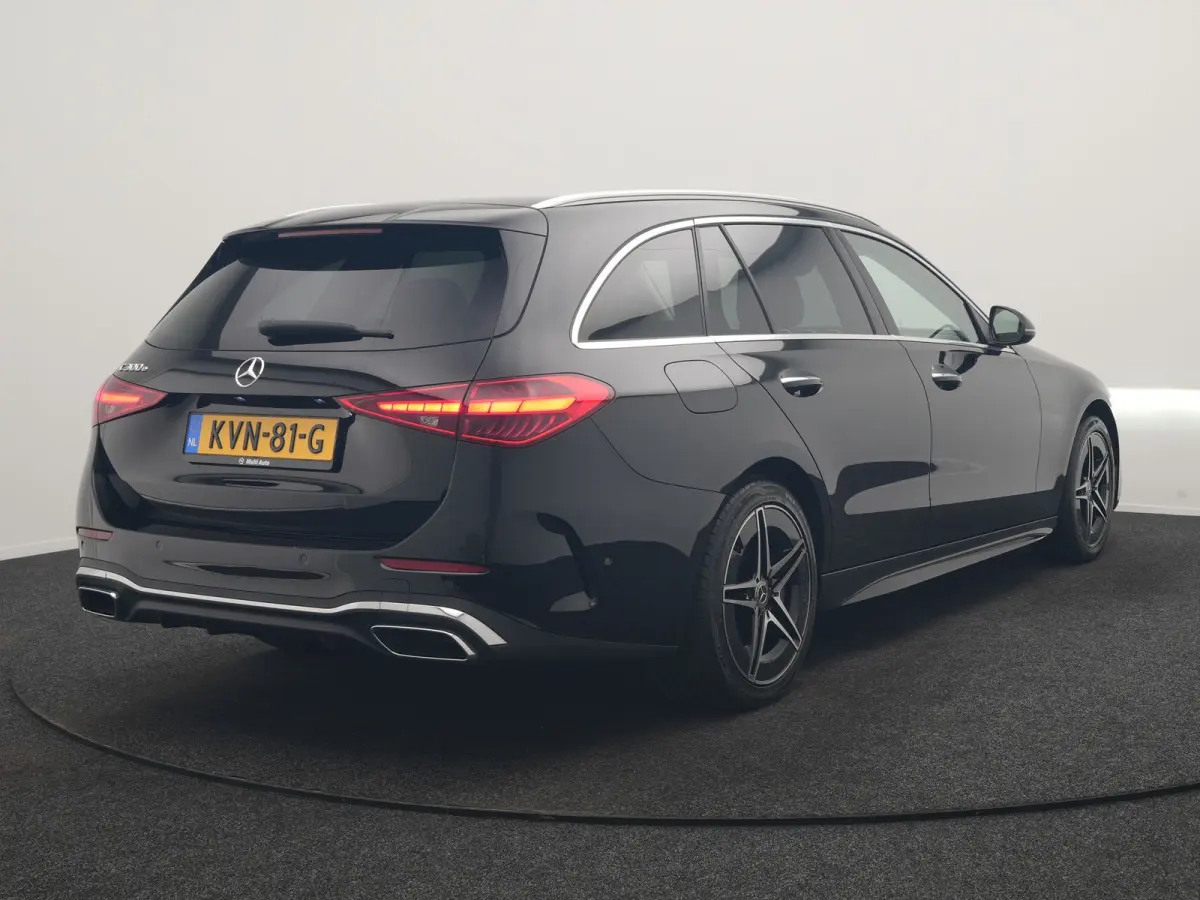 300 e AMG Line PHEV 313pk Dealer O.H | Trekhaak Af Fabriek | Adaptive Cruise | Camera | Digital Light | Alcantara Sportstoelen Memory & Verwarmd | Keyless | Sfeerverlichting | Apple Carplay 