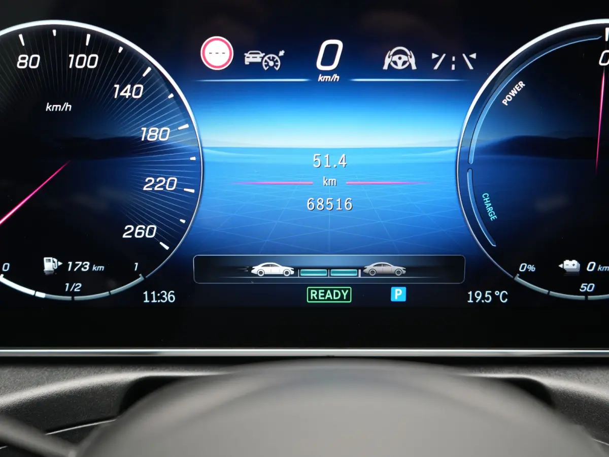 300 e AMG Line PHEV 313pk Dealer O.H | Trekhaak Af Fabriek | Adaptive Cruise | Camera | Digital Light | Alcantara Sportstoelen Memory & Verwarmd | Keyless | Sfeerverlichting | Apple Carplay 