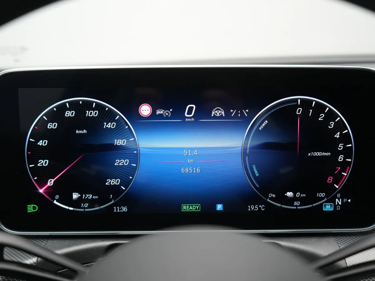 300 e AMG Line PHEV 313pk Dealer O.H | Trekhaak Af Fabriek | Adaptive Cruise | Camera | Digital Light | Alcantara Sportstoelen Memory & Verwarmd | Keyless | Sfeerverlichting | Apple Carplay 