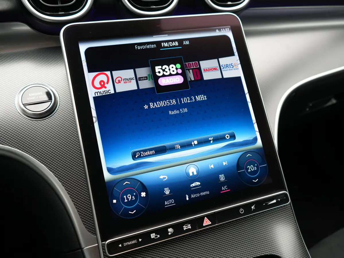 300 e AMG Line PHEV 313pk Dealer O.H | Trekhaak Af Fabriek | Adaptive Cruise | Camera | Digital Light | Alcantara Sportstoelen Memory & Verwarmd | Keyless | Sfeerverlichting | Apple Carplay 