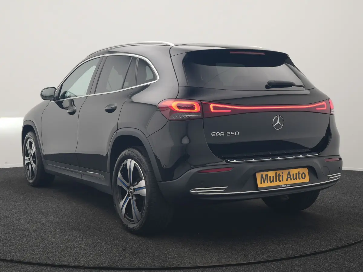 250 Luxury Line 67 kWh 190pk Dealer O.H | Adaptive Cruise | Camera | Apple Carplay | Sportstoelen Verwarmd | Blis | Sfeerverlichting | DAB |  Navigatie | Virtual | 18"L.M
