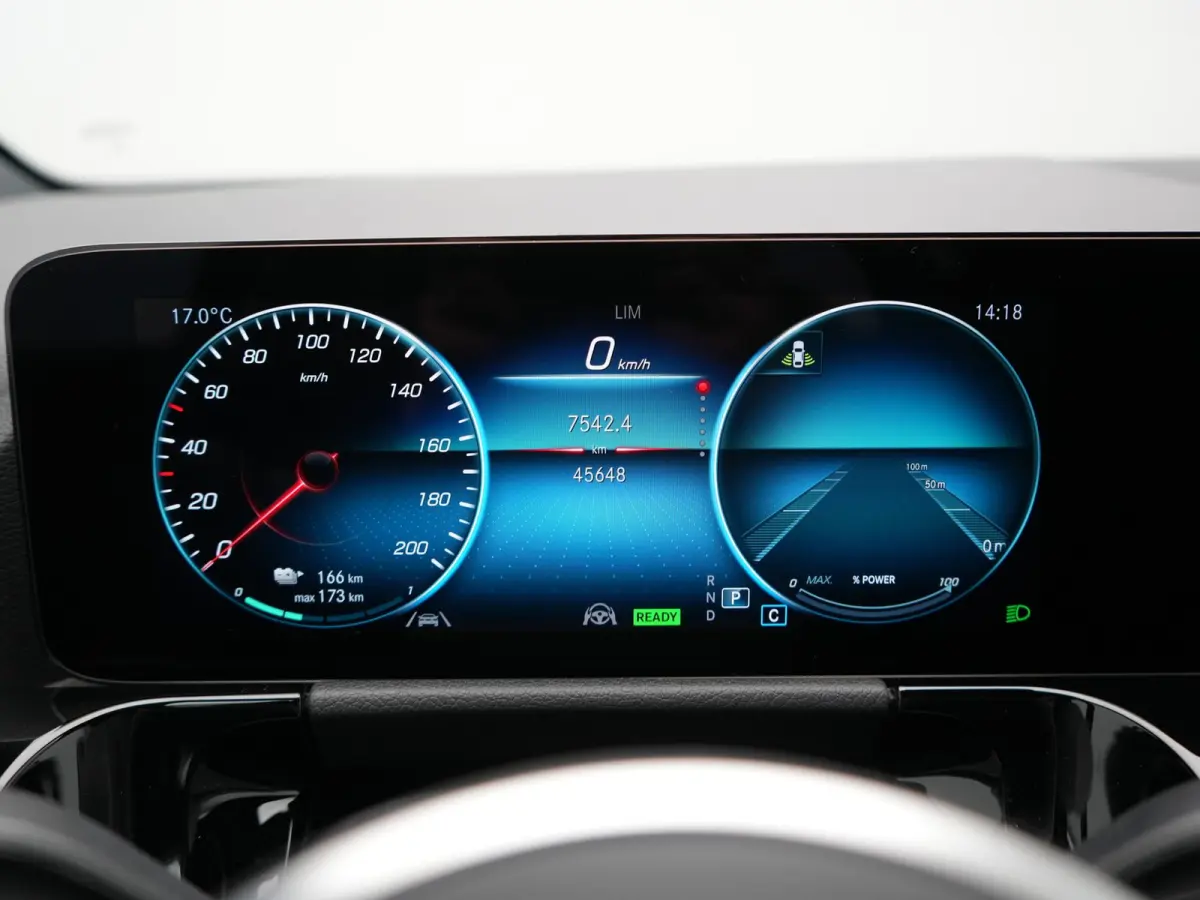 250 Luxury Line 67 kWh 190pk Dealer O.H | Adaptive Cruise | Camera | Apple Carplay | Sportstoelen Verwarmd | Blis | Sfeerverlichting | DAB |  Navigatie | Virtual | 18"L.M