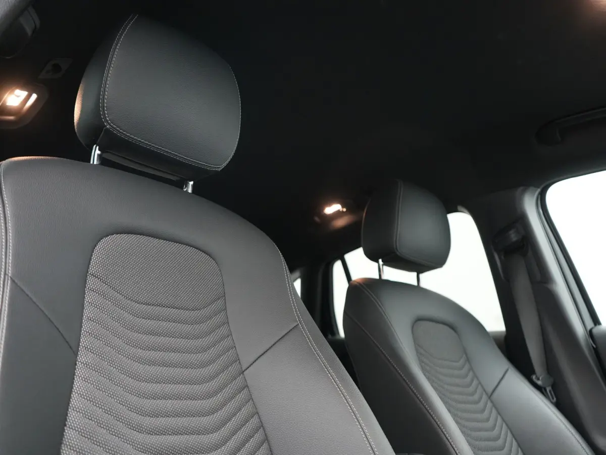 250 Luxury Line 67 kWh 190pk Dealer O.H | Adaptive Cruise | Camera | Apple Carplay | Sportstoelen Verwarmd | Blis | Sfeerverlichting | DAB |  Navigatie | Virtual | 18"L.M