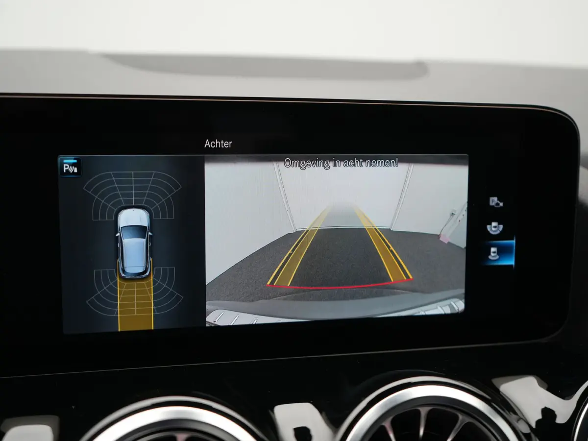 250 Luxury Line 67 kWh 190pk Dealer O.H | Adaptive Cruise | Camera | Apple Carplay | Sportstoelen Verwarmd | Blis | Sfeerverlichting | DAB |  Navigatie | Virtual | 18"L.M