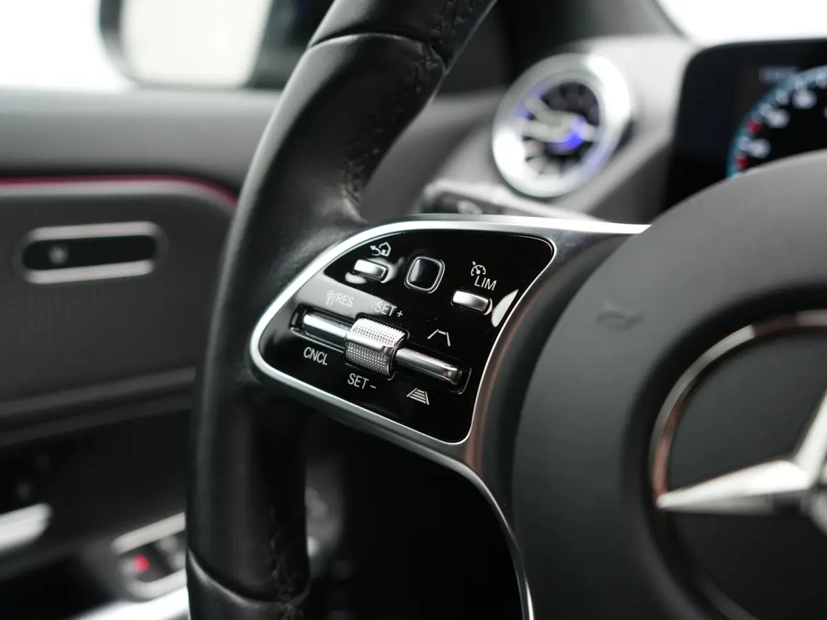 250 Luxury Line 67 kWh 190pk Dealer O.H | Adaptive Cruise | Camera | Apple Carplay | Sportstoelen Verwarmd | Blis | Sfeerverlichting | DAB |  Navigatie | Virtual | 18"L.M