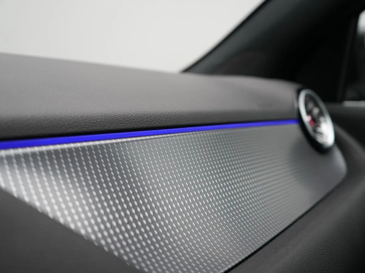 250 Luxury Line 67 kWh 190pk Dealer O.H | Adaptive Cruise | Camera | Apple Carplay | Sportstoelen Verwarmd | Blis | Sfeerverlichting | DAB |  Navigatie | Virtual | 18"L.M