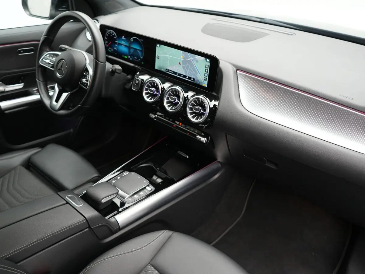 250 Luxury Line 67 kWh 190pk Dealer O.H | Adaptive Cruise | Camera | Apple Carplay | Sportstoelen Verwarmd | Blis | Sfeerverlichting | DAB |  Navigatie | Virtual | 18"L.M