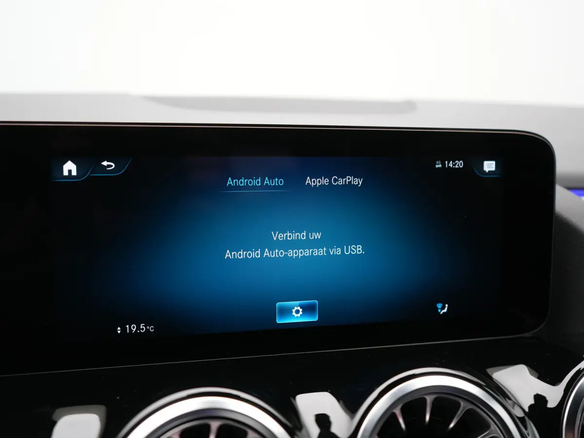 250 Luxury Line 67 kWh 190pk Dealer O.H | Adaptive Cruise | Camera | Apple Carplay | Sportstoelen Verwarmd | Blis | Sfeerverlichting | DAB |  Navigatie | Virtual | 18"L.M