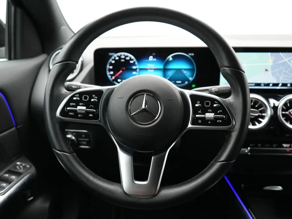 250 Luxury Line 67 kWh 190pk Dealer O.H | Adaptive Cruise | Camera | Apple Carplay | Sportstoelen Verwarmd | Blis | Sfeerverlichting | DAB |  Navigatie | Virtual | 18"L.M