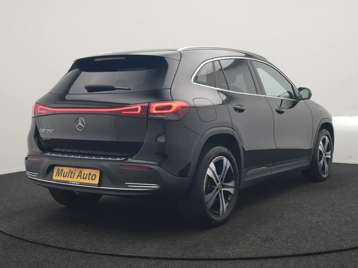 250 Luxury Line 67 kWh 190pk Dealer O.H | Adaptive Cruise | Camera | Apple Carplay | Sportstoelen Verwarmd | Blis | Sfeerverlichting | DAB |  Navigatie | Virtual | 18"L.M