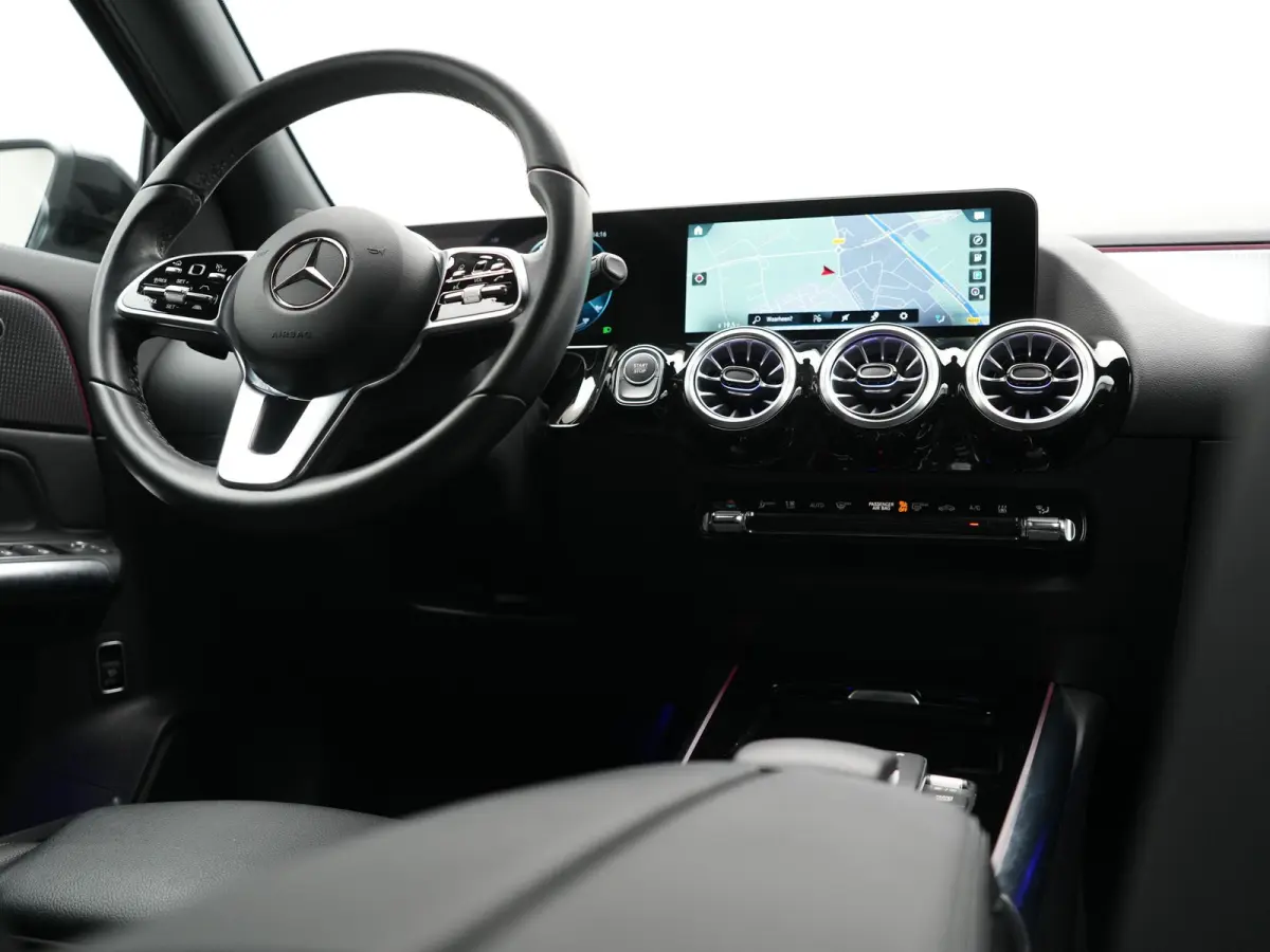 250 Luxury Line 67 kWh 190pk Dealer O.H | Adaptive Cruise | Camera | Apple Carplay | Sportstoelen Verwarmd | Blis | Sfeerverlichting | DAB |  Navigatie | Virtual | 18"L.M